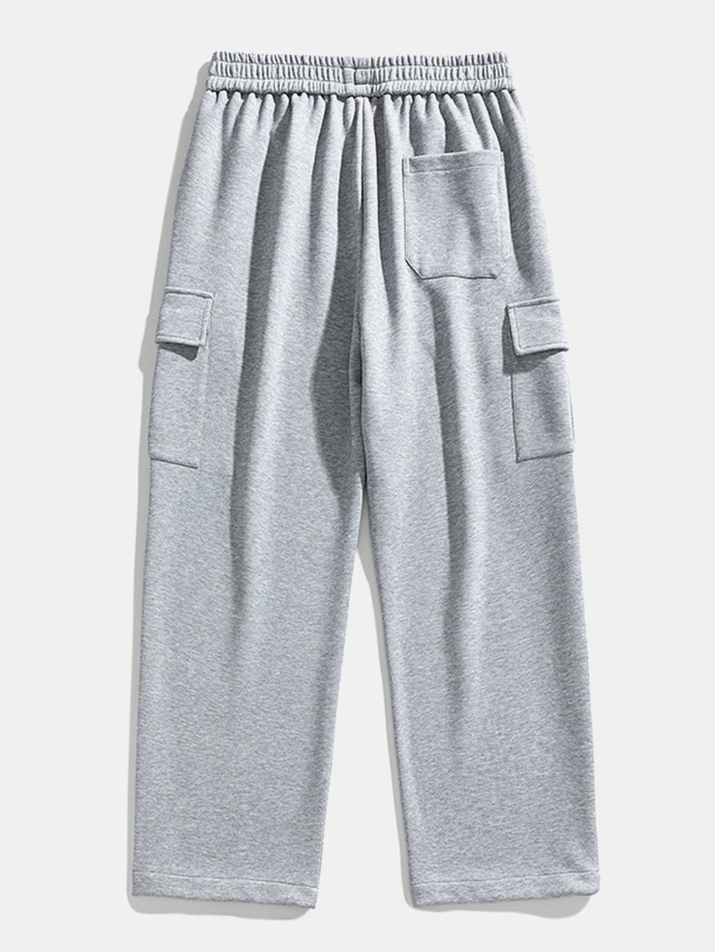 Pantalón cargo gris con cintura elástica y bolsillos laterales con solapa