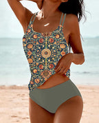 Tankini estampado con tirantes: fondo azul oscuro con naranjas y verdes; braguita verde