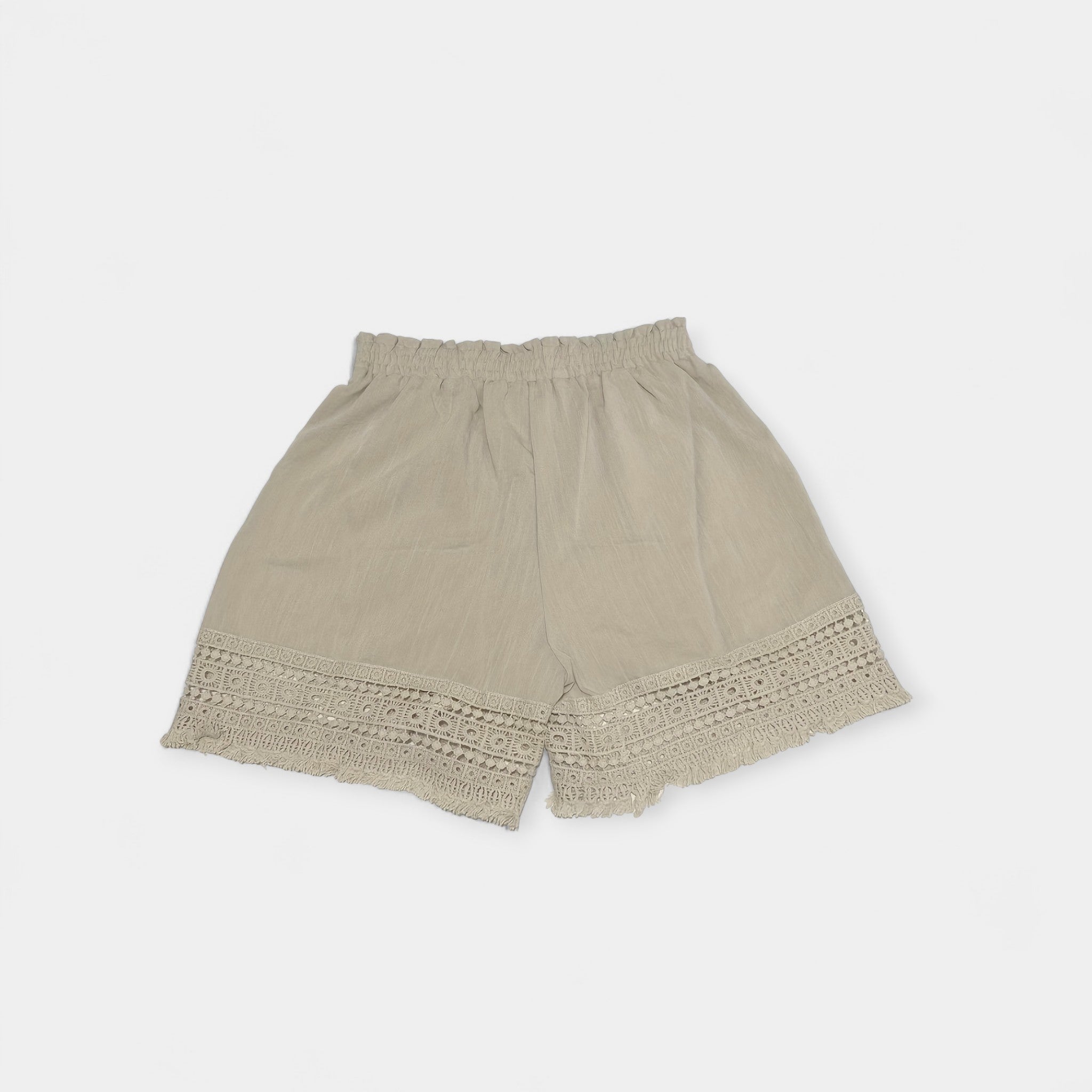 Shorts beige con cintura elástica y bordado calado en el bajo