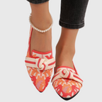 Mocasines Mónica coral con estampado y lazos blancos, suela negra
