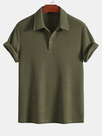 Polo verde oliva con cuello camisero y manga corta