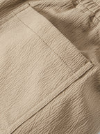 Pantalón corto beige con costuras marcadas en la pernera