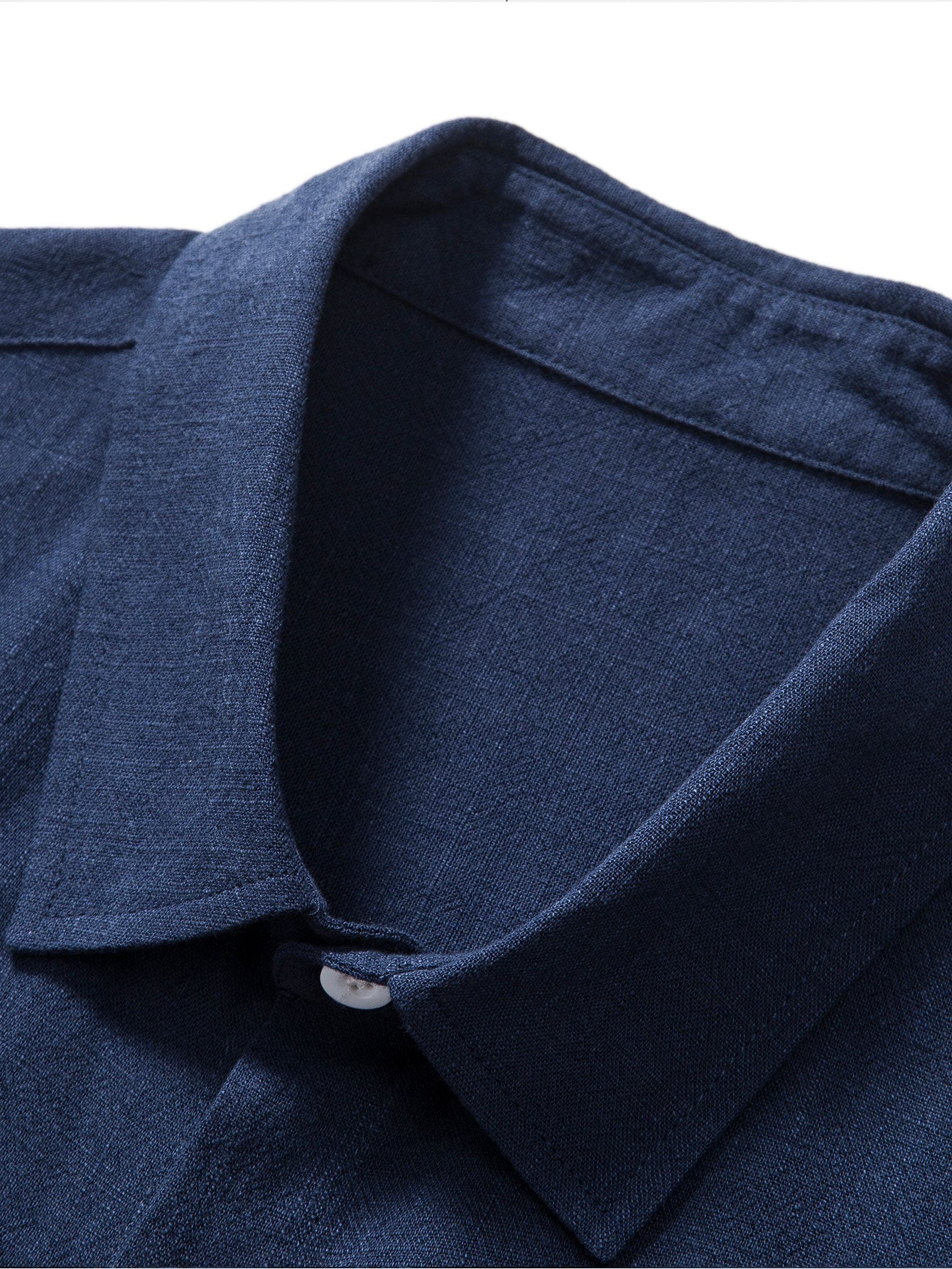 Camisa Riviera azul marino con cuello camisero y botones