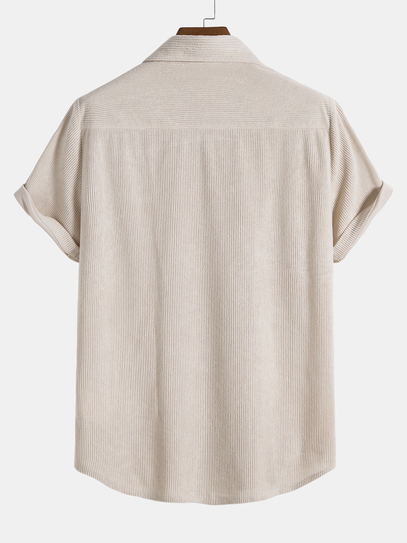 Camisa de manga corta color beige, vista trasera con cuello y botones