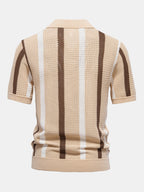 Polo de punto Firenze de espalda con rayas verticales beige y marrones.