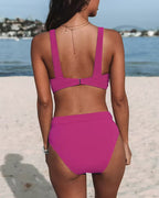 Bañador bikini morado visto desde atrás: top con tirantes y braguita de talle alto