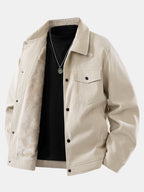 Chaqueta de pana beige con forro teddy claro visible y cierre frontal con botones.