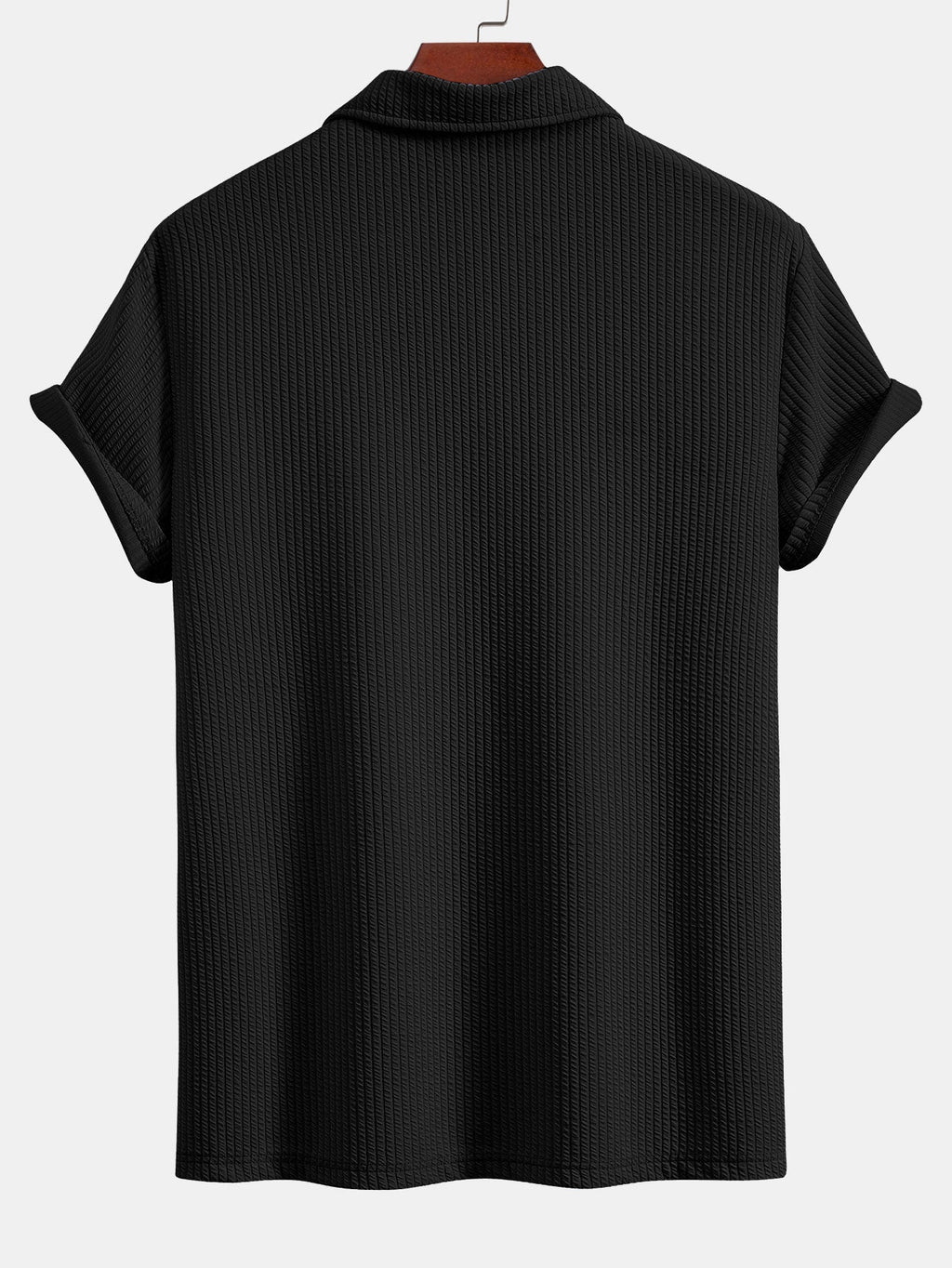 Polo Monaco negro de manga corta con cuello y parte trasera lisa.