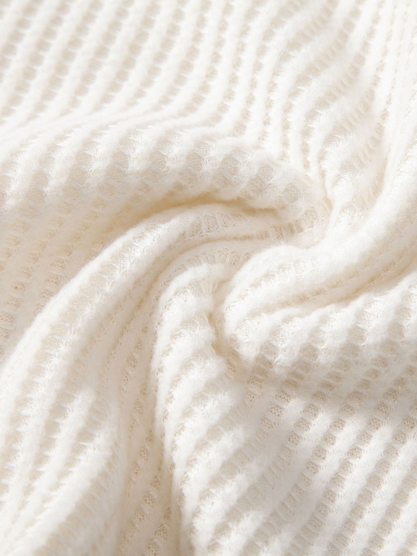 Tejido de rizo de polo crema con relieve fino y patrón texturizado