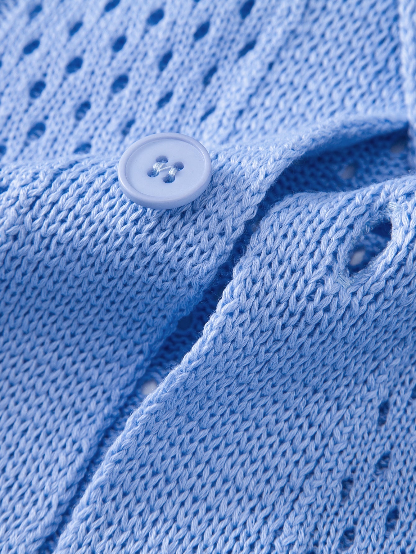 Camisa Marbella azul de punto: botones claros y trama calada