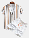 Camisa abotonada a rayas y bañador corto blanco con cordón naranja