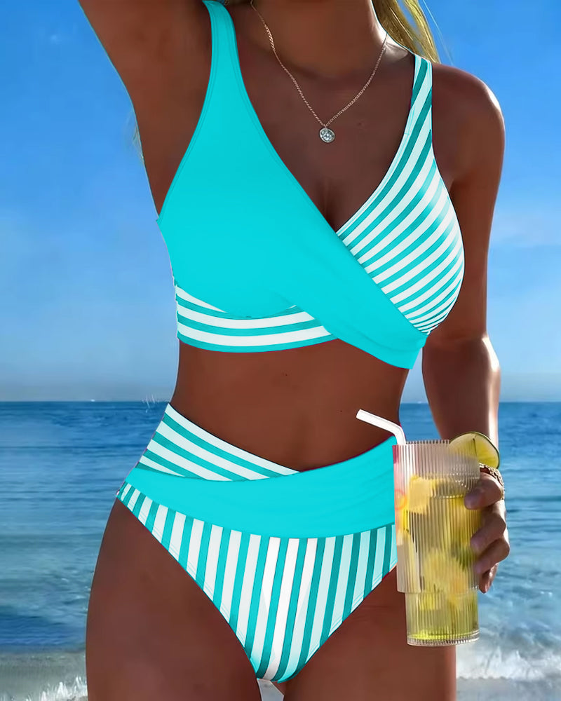 Bikini de rayas cruzado Giulia verde agua y blanco, top cruzado y braguita a rayas