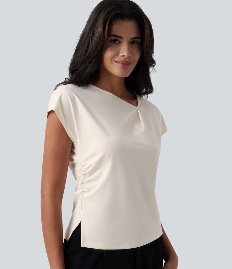 Top Noelia marfil, cuello redondeado y manga corta, fruncido lateral
