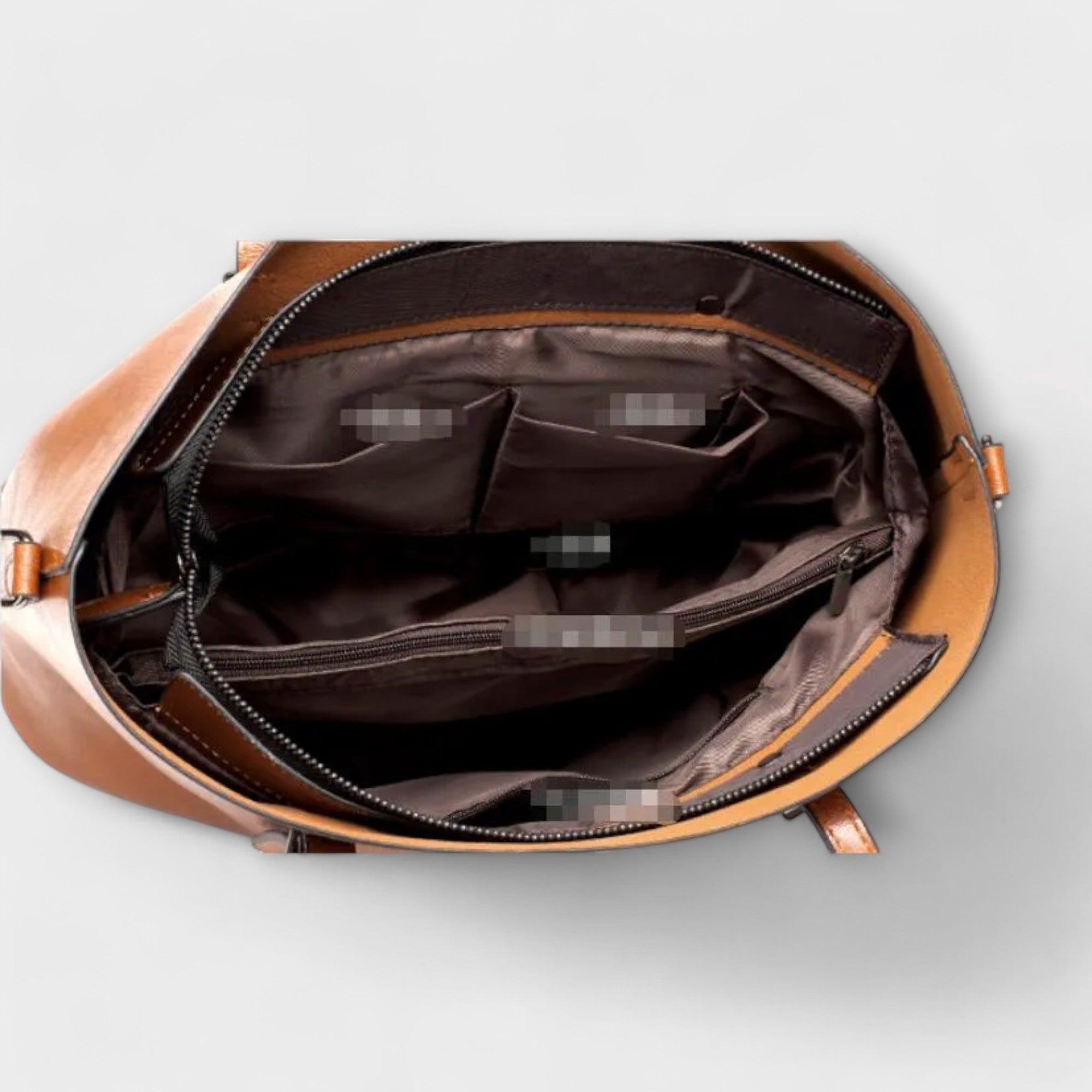 Bolso Tavrèa marrón abierto, interior con compartimentos y cierre con cremallera