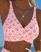 Bikini con top triangular y escote en V, estampado geométrico rosa y blanco