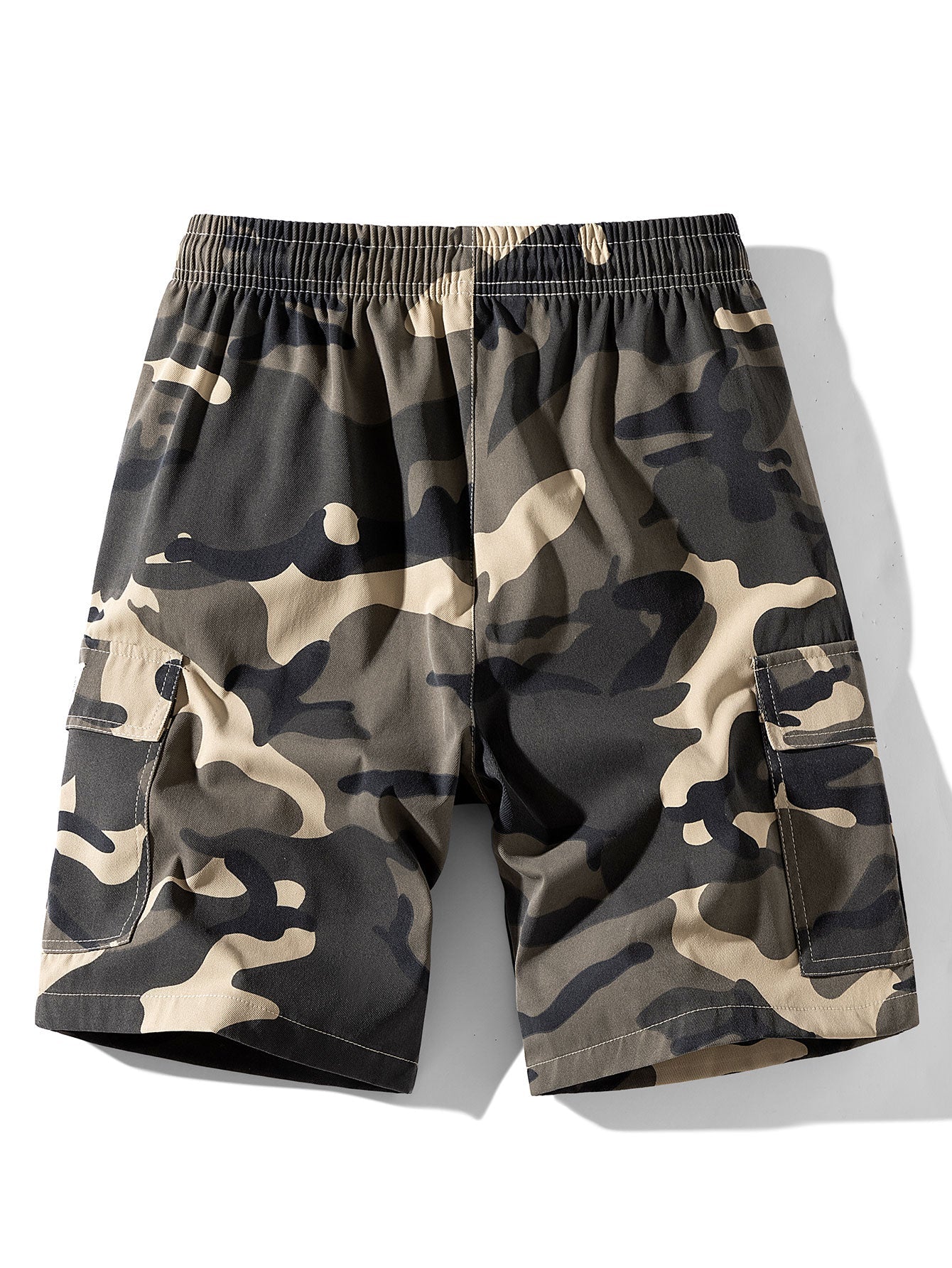 Pantalón corto de camuflaje con cintura elástica y bolsillo lateral con solapa
