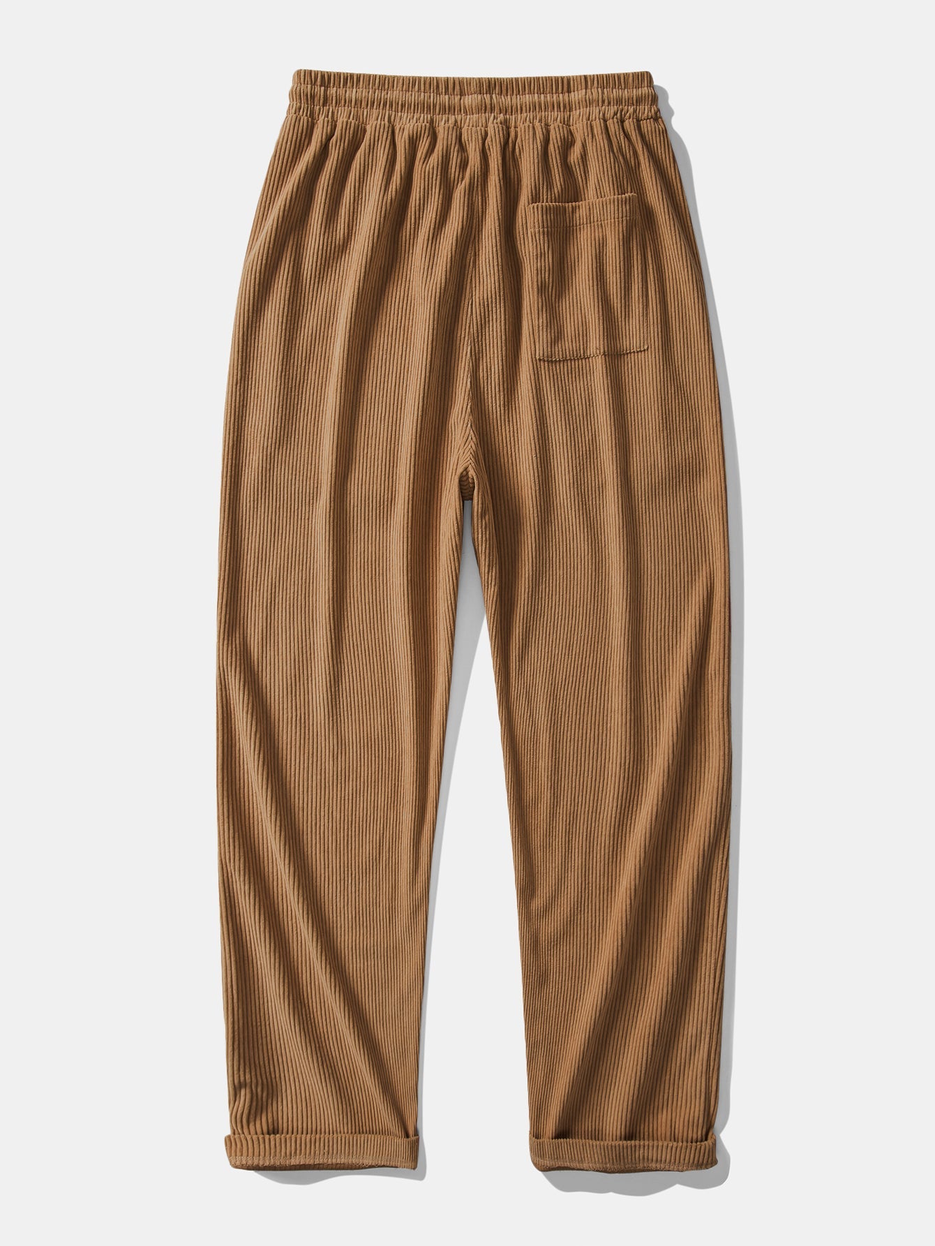 Pantalón recto de pana color café claro, cintura elástica con cordón y bolsillos.