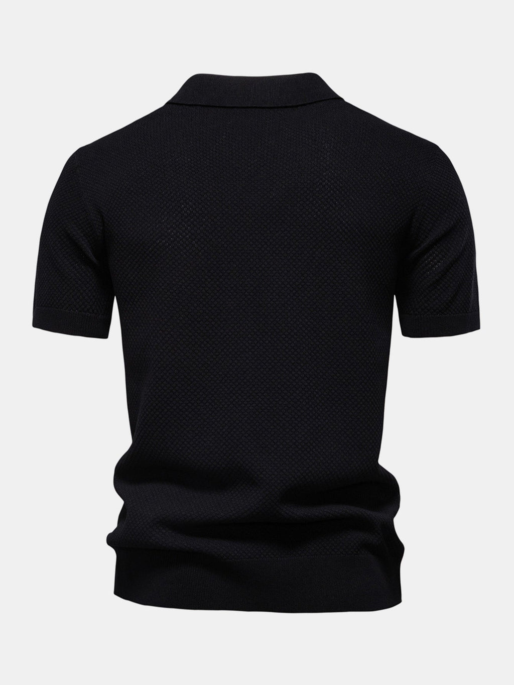 Polo negro de manga corta, vista trasera con cuello camisero y bajo fruncido.