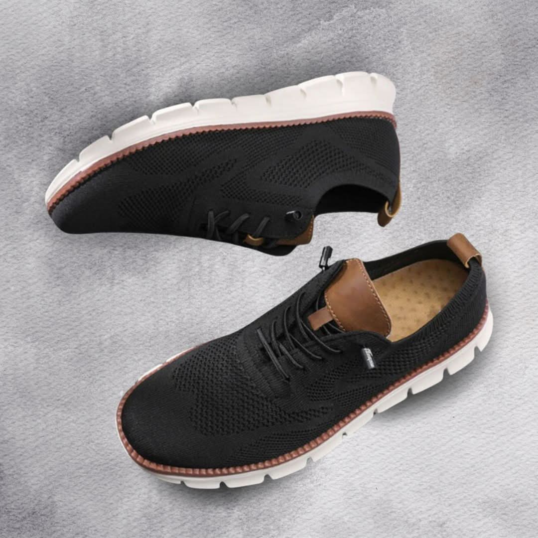 Zapatilla deportiva negra tejida con cordones, borde marrón y suela blanca