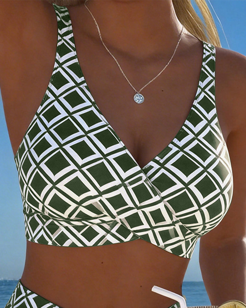 Bikini con top triangular y braguita de cintura media, estampado geométrico verde y blanco