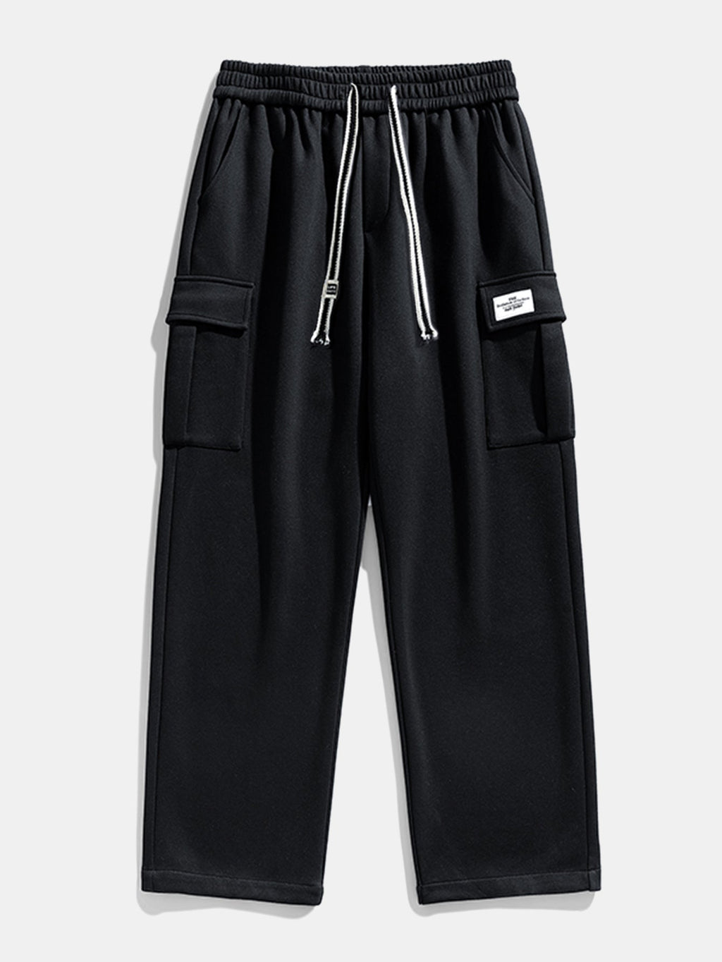 Pantalón cargo negro con cintura elástica, cordón y bolsillos tipo cargo