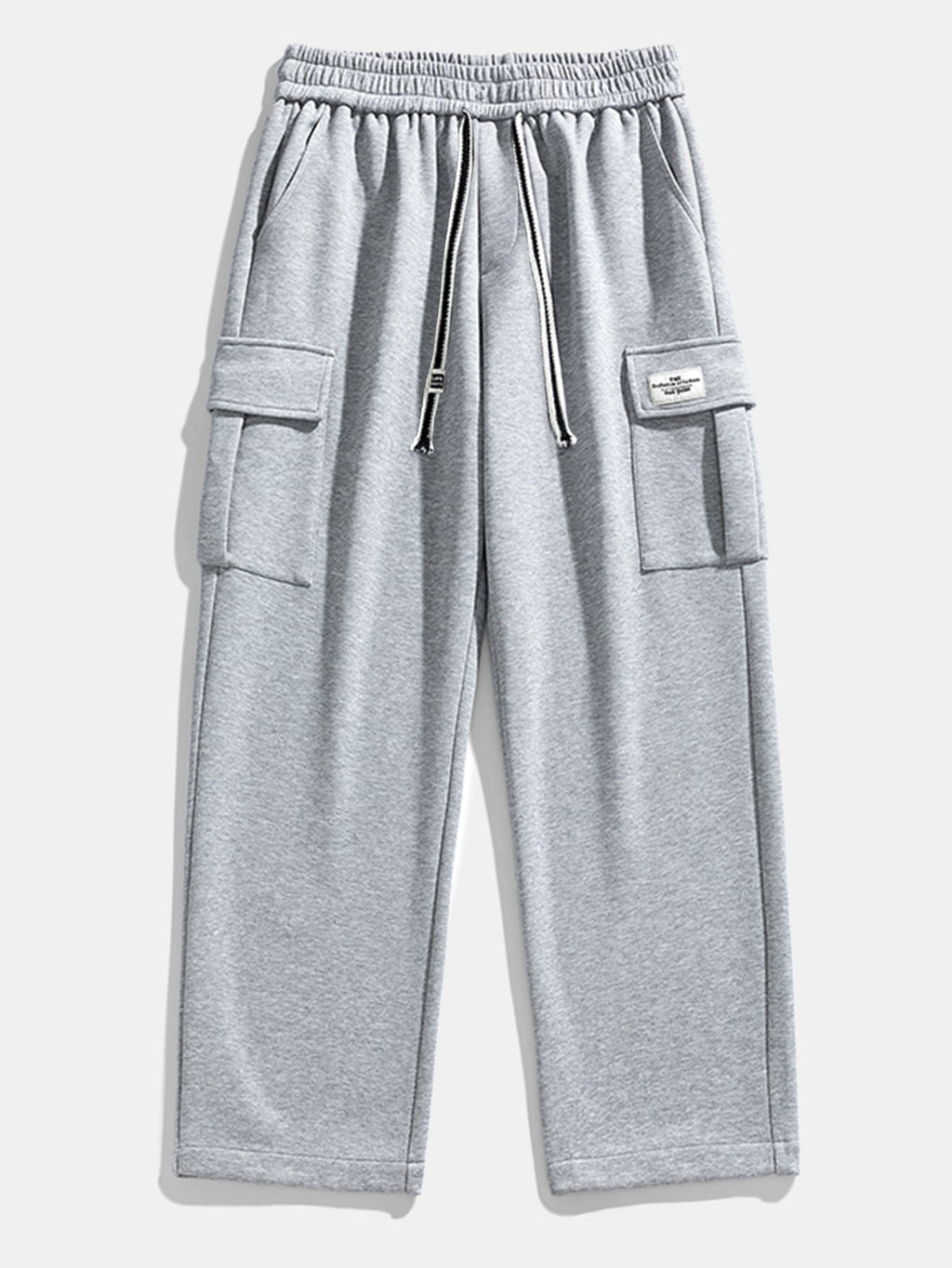 Pantalón cargo gris claro con bolsillos laterales y cordón de ajuste en la cintura