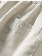 Pantalón recto de lino color crema, bolsillo y costura lateral
