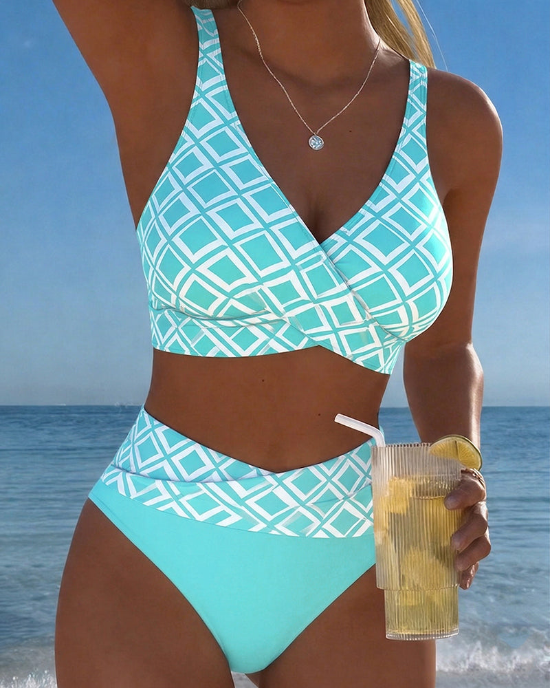 Conjunto bikini Martina a cuadros geométricos turquesa, top cruzado y braguita alta