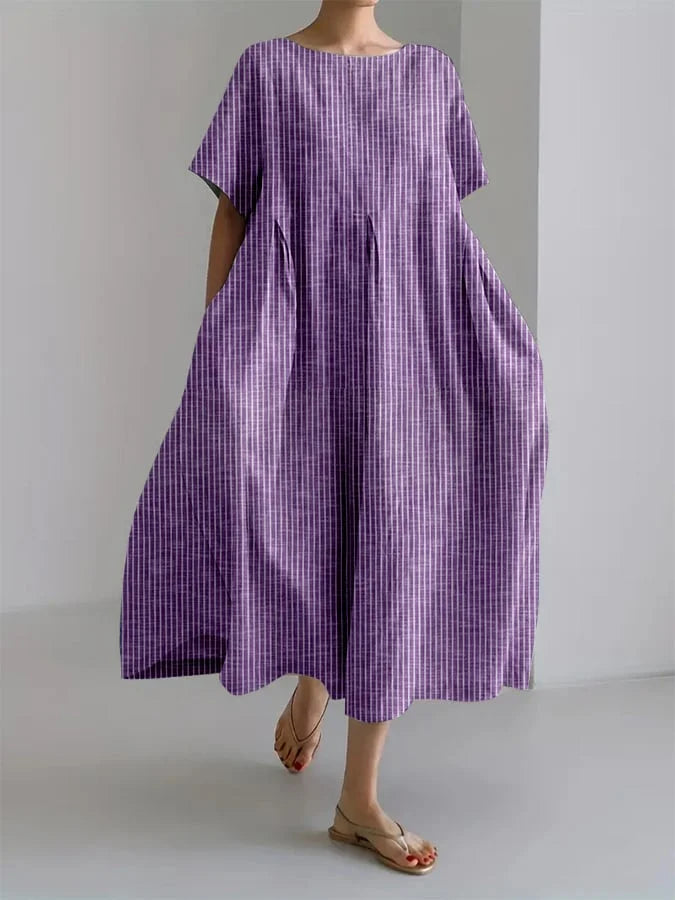 Vestido midi suelto violeta de manga corta y cuello redondo, con bolsillos laterales
