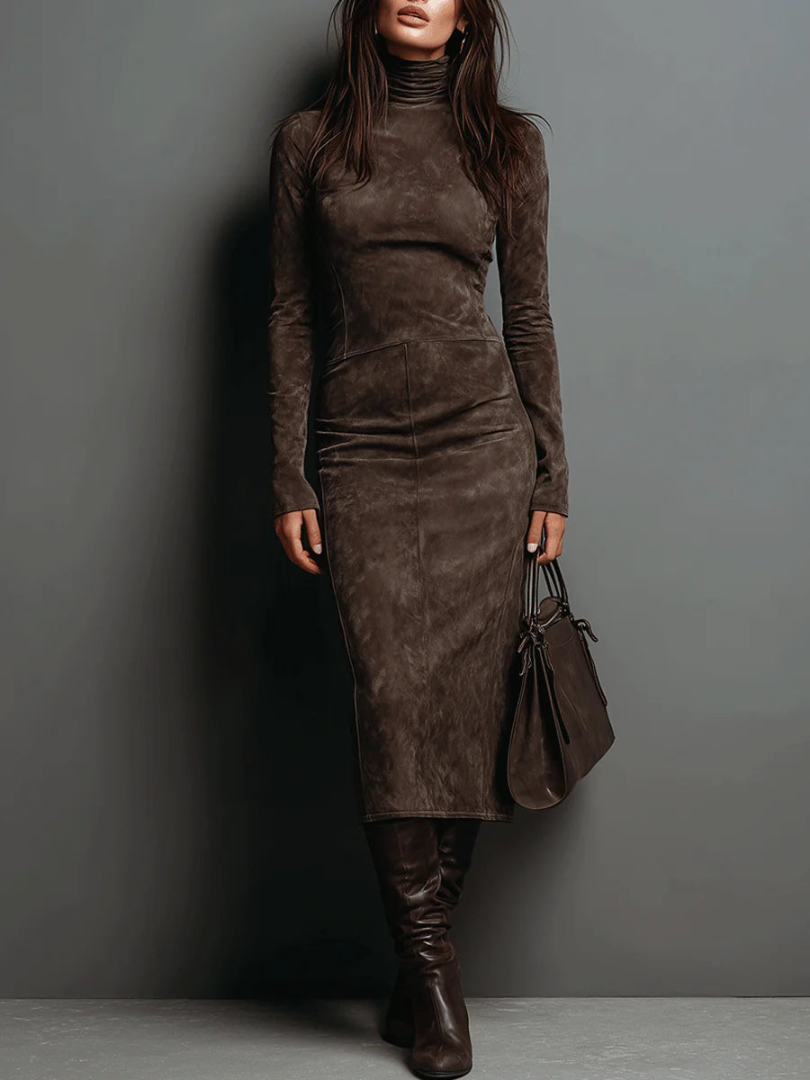 Vestido midi de ante marrón oscuro, cuello alto y manga larga con costuras