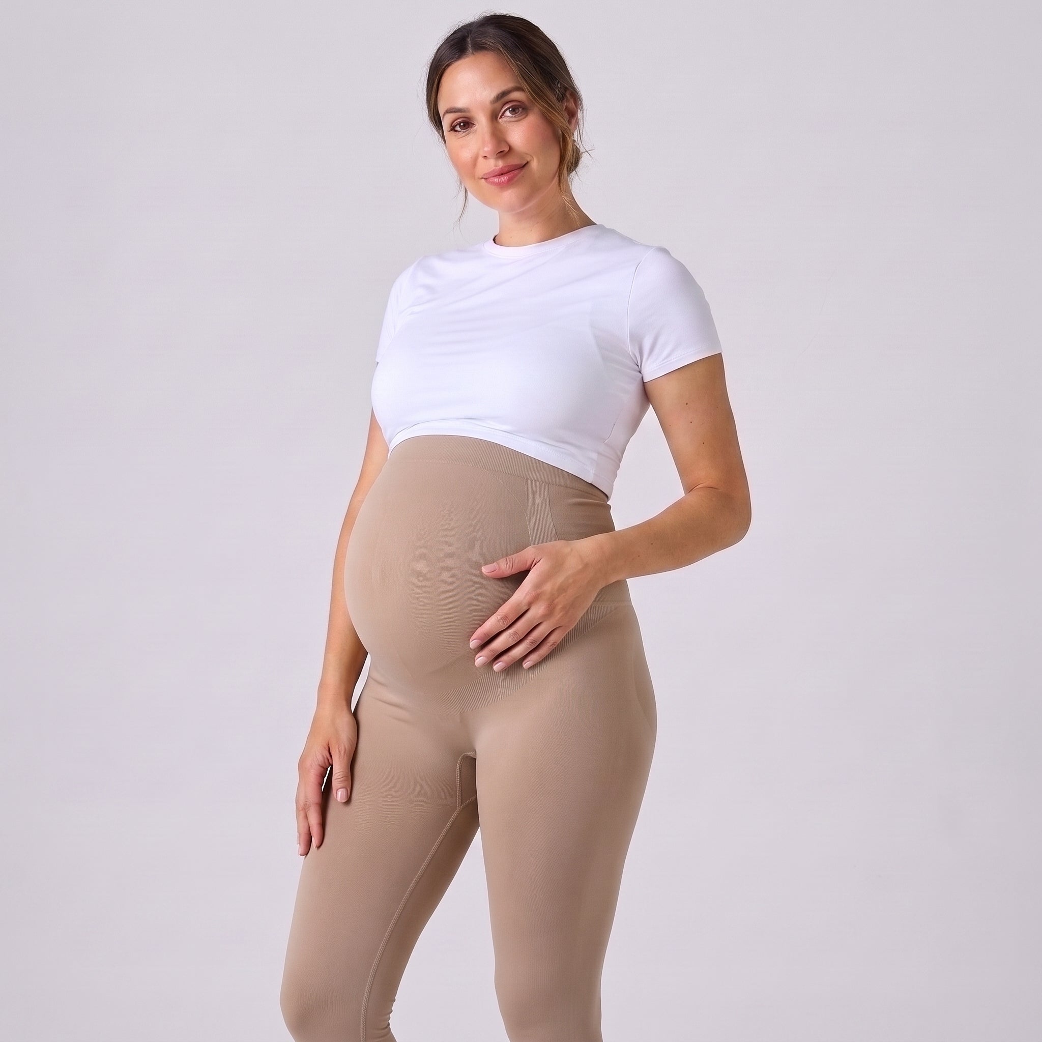 Leggings de embarazo color beige, cintura alta elástica y ajuste ceñido
