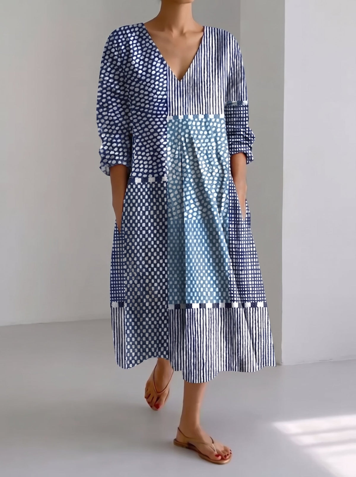 Vestido fluido Ilaria estampado azul, escote V y mangas abullonadas, corte midi evasé