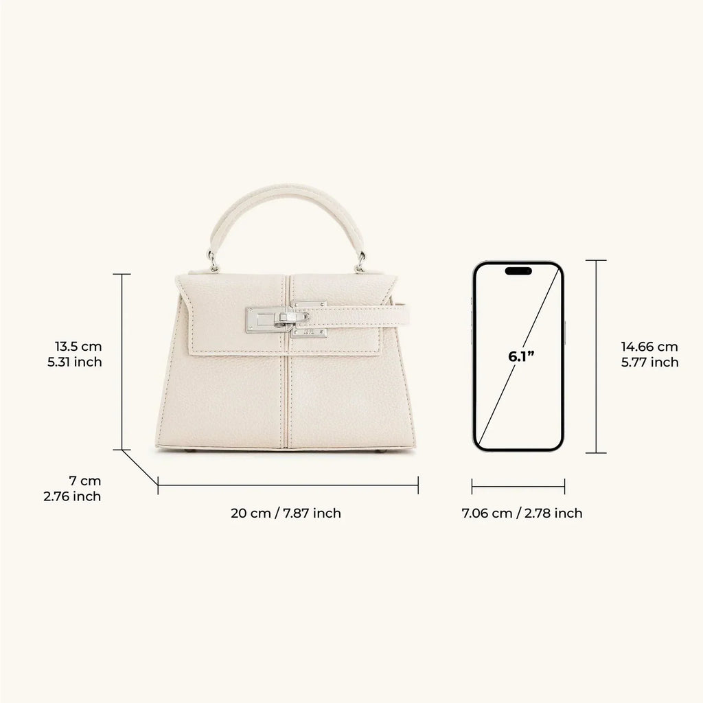 Bolso Ciela Spiral blanco con asa redondeada y solapa frontal con hebilla