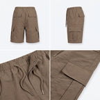 Short cargo marrón con bolsillos con solapa y cordón en la cintura.