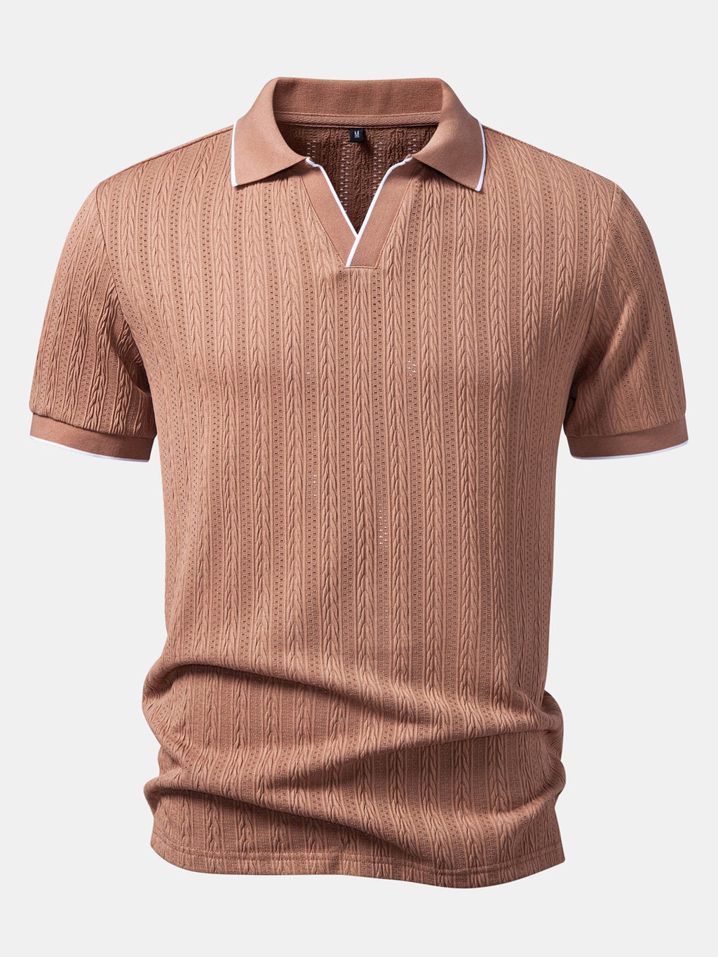 Polo de jacquard geométrico color camel con cuello clásico y cierre tipo media cremallera