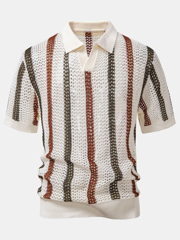 Polo de punto beige con rayas verticales marrón y negras, cuello blanco, manga corta