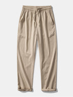Pantalón recto beige con cintura elástica y cordón, textura arrugada y puños doblados