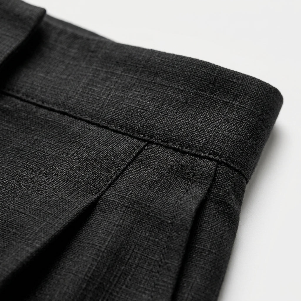 Borde del pantalón de lino negro con costura y pliegue frontal