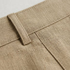 Falda beige de lino: costura y etiqueta interior en la cintura