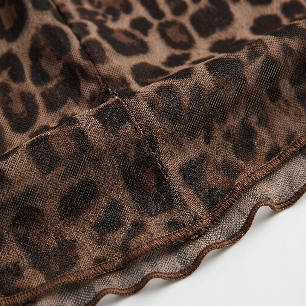 Vestido Salvaje de Selene, tejido estampado leopardo con dobladillo con volante