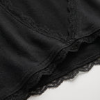 Detalle del top rosa: espalda con lazo en la cintura y puntilla decorativa