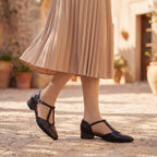 Zapatos negros de tacón bajo con correa trenzada y hebilla, punta cerrada
