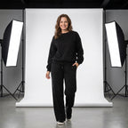 Conjunto de punto negro con lunares brillantes: jersey y pantalón ancho con cordón