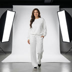 Conjunto de punto blanco con lunares brillantes: jersey de manga larga y pantalón ancho