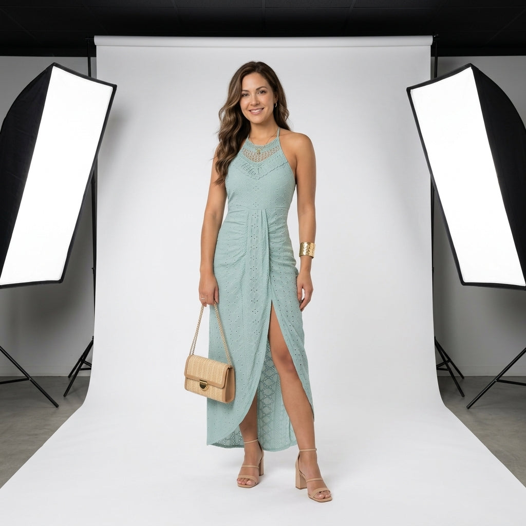Vestido Élan azul claro con cuello halter y abertura frontal larga