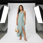 Vestido Élan azul claro con cuello halter y abertura frontal larga