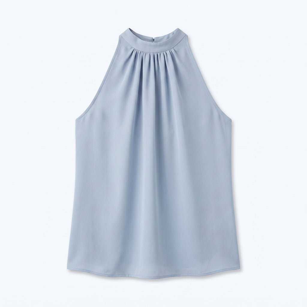 Top halter azul claro sin mangas, escote alto fruncido y caída suelta