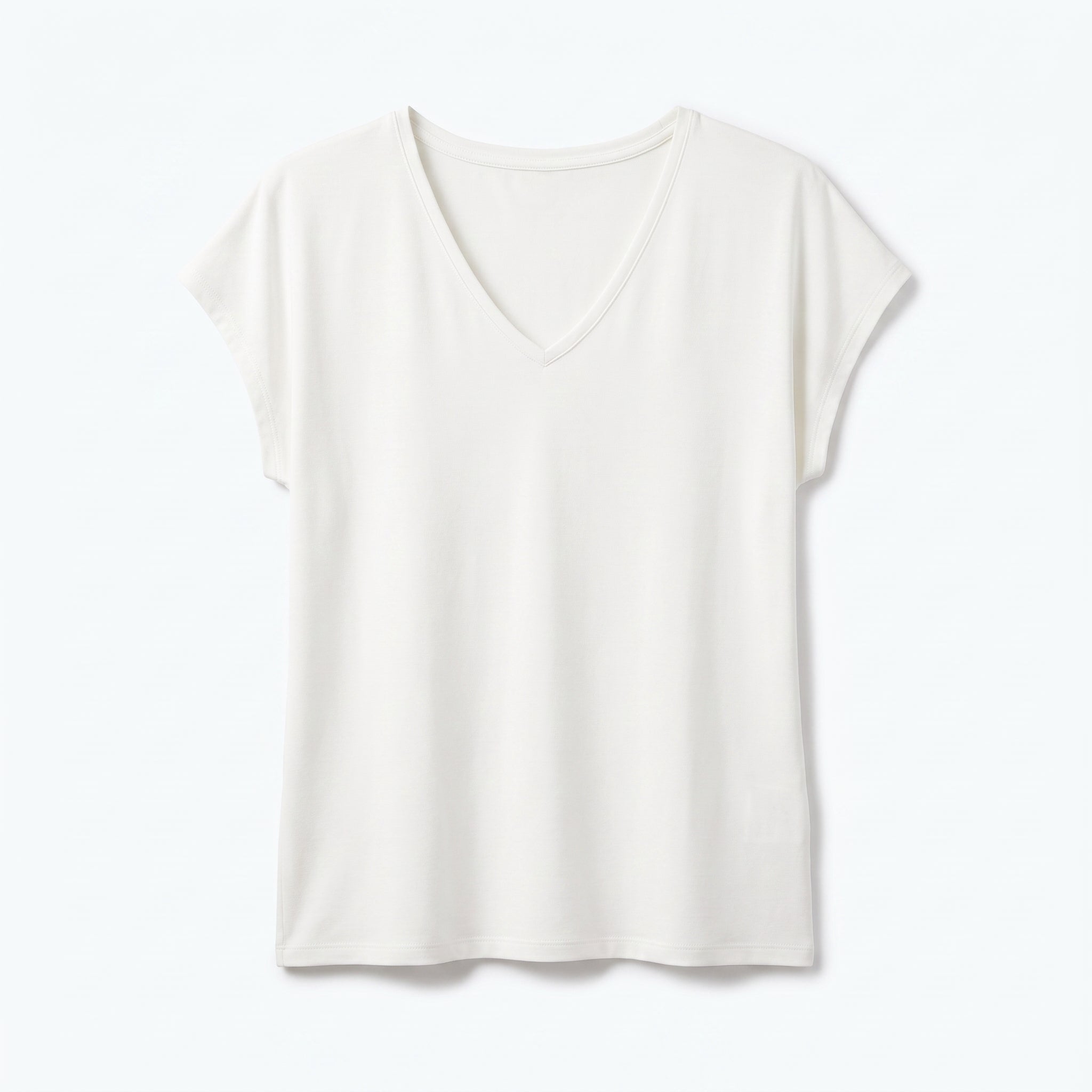 Top Luna crema con escote en pico y cuello de canalé fino