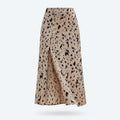 Falda midi animal print beige con manchas negras, caída amplia
