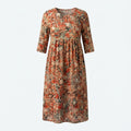 Vestido Amalfi midi floral en plano, manga tres cuartos y cuello redondo.